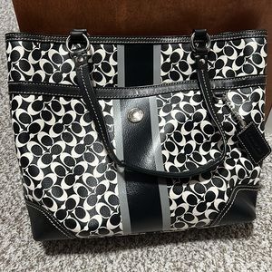 Excellent condition Black and White Coach Bag